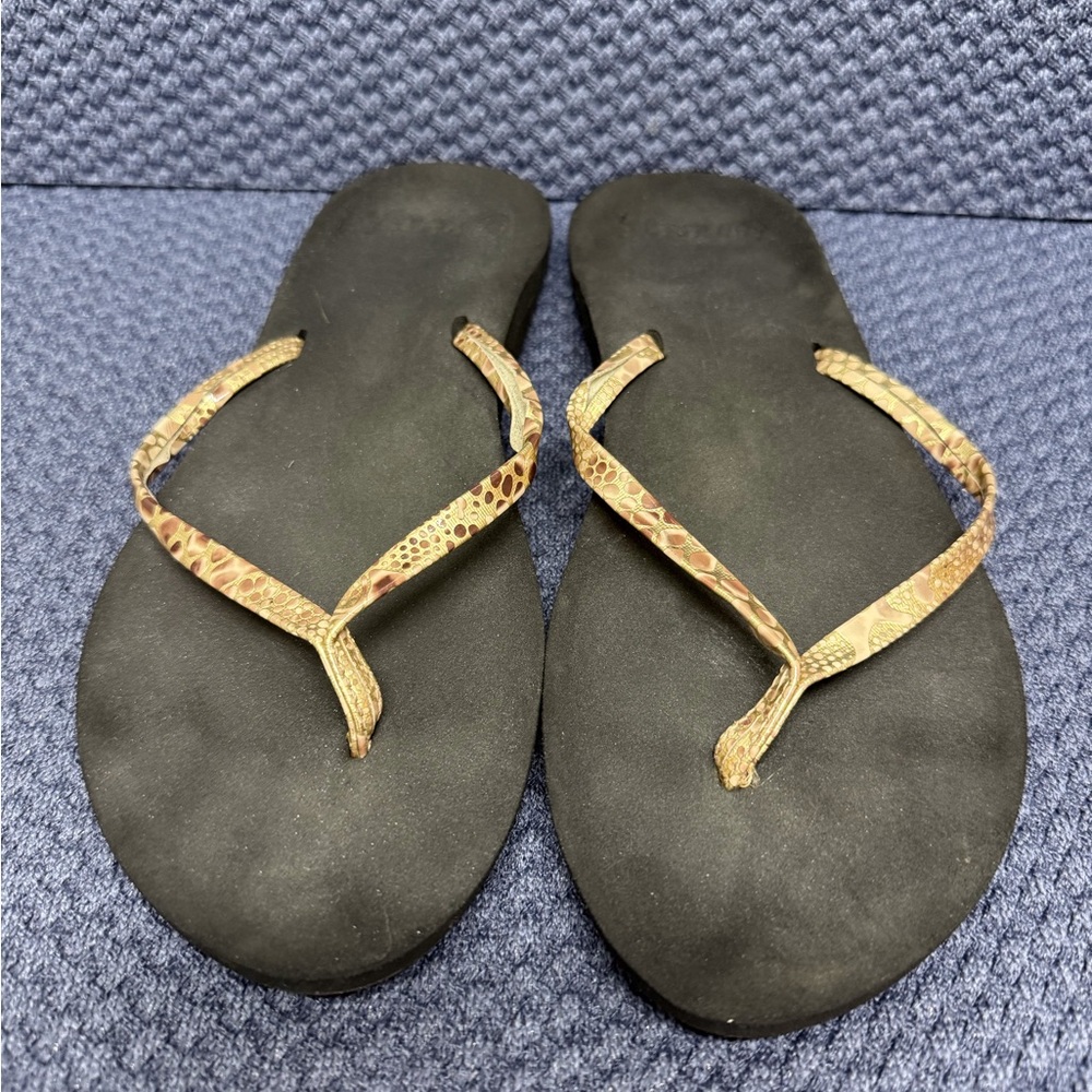 Reef Black and Gold Sandals. Size 7.‎